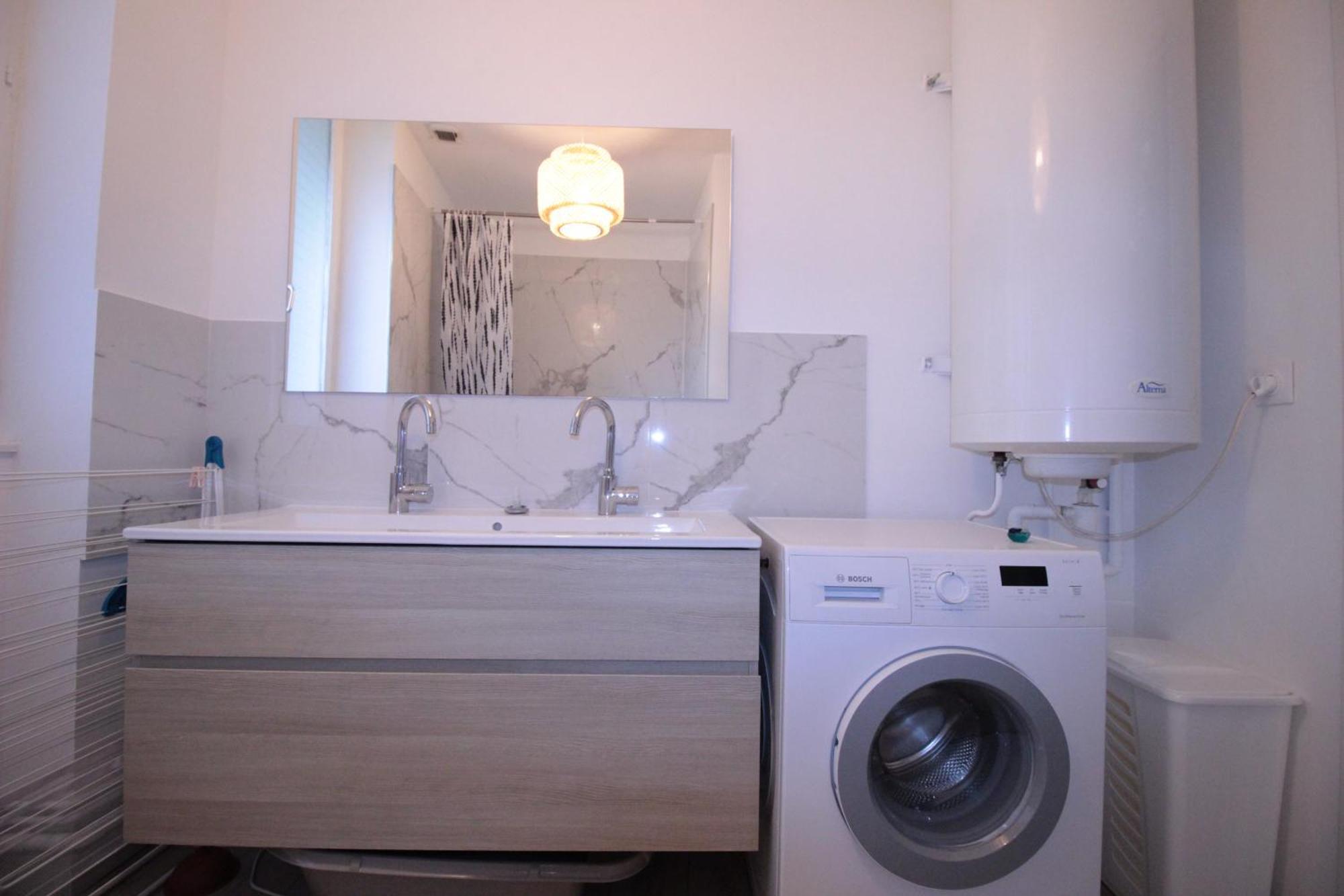 Logement Neuf "Meuse" - Hyper Centre - Parking Proche - Proche Gare - 4 Chambres - Terrasse Couverte - Wifi ! Gere Par Prestazen'Services فردان سور ميوز المظهر الخارجي الصورة