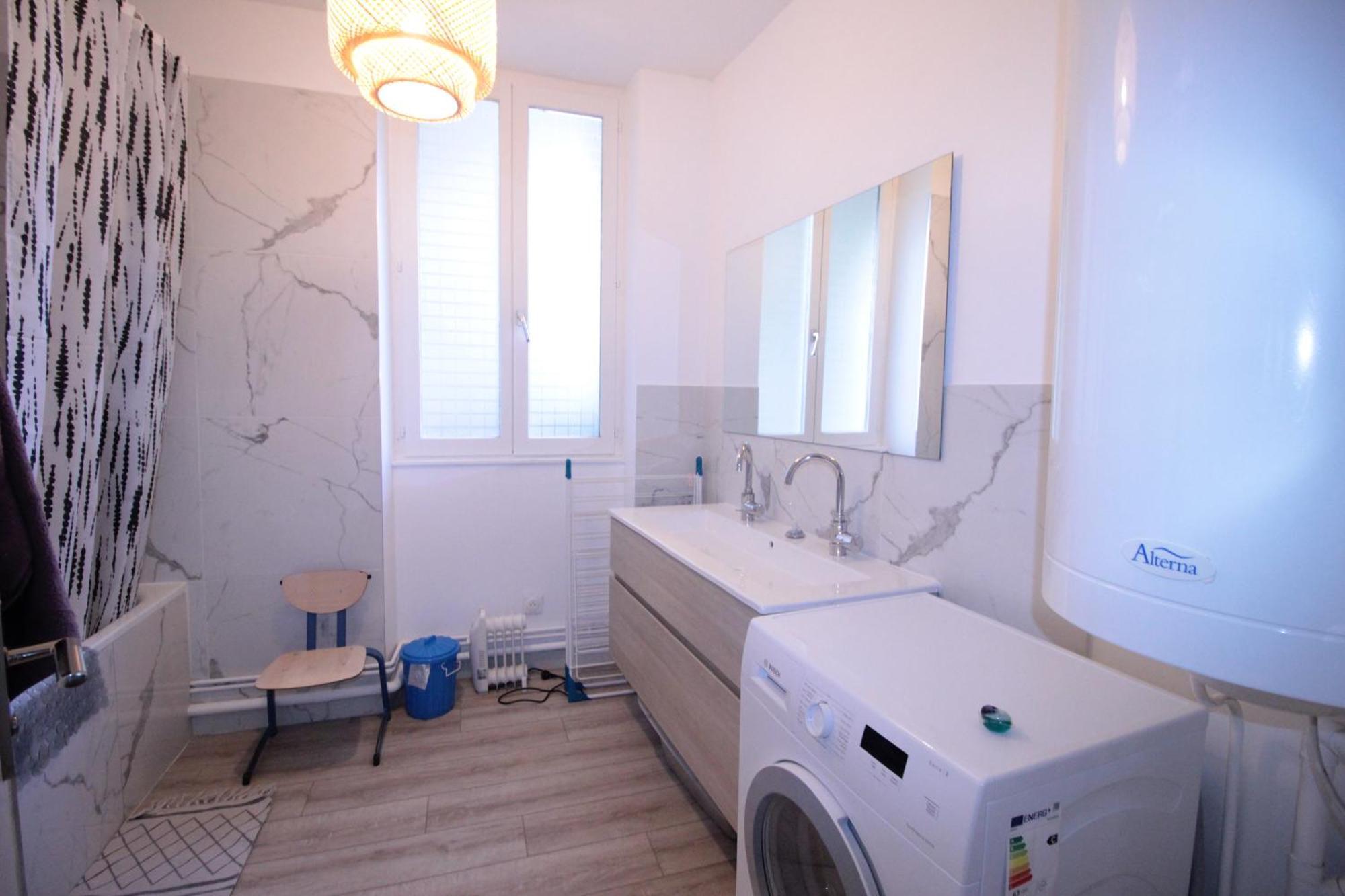 Logement Neuf "Meuse" - Hyper Centre - Parking Proche - Proche Gare - 4 Chambres - Terrasse Couverte - Wifi ! Gere Par Prestazen'Services فردان سور ميوز المظهر الخارجي الصورة