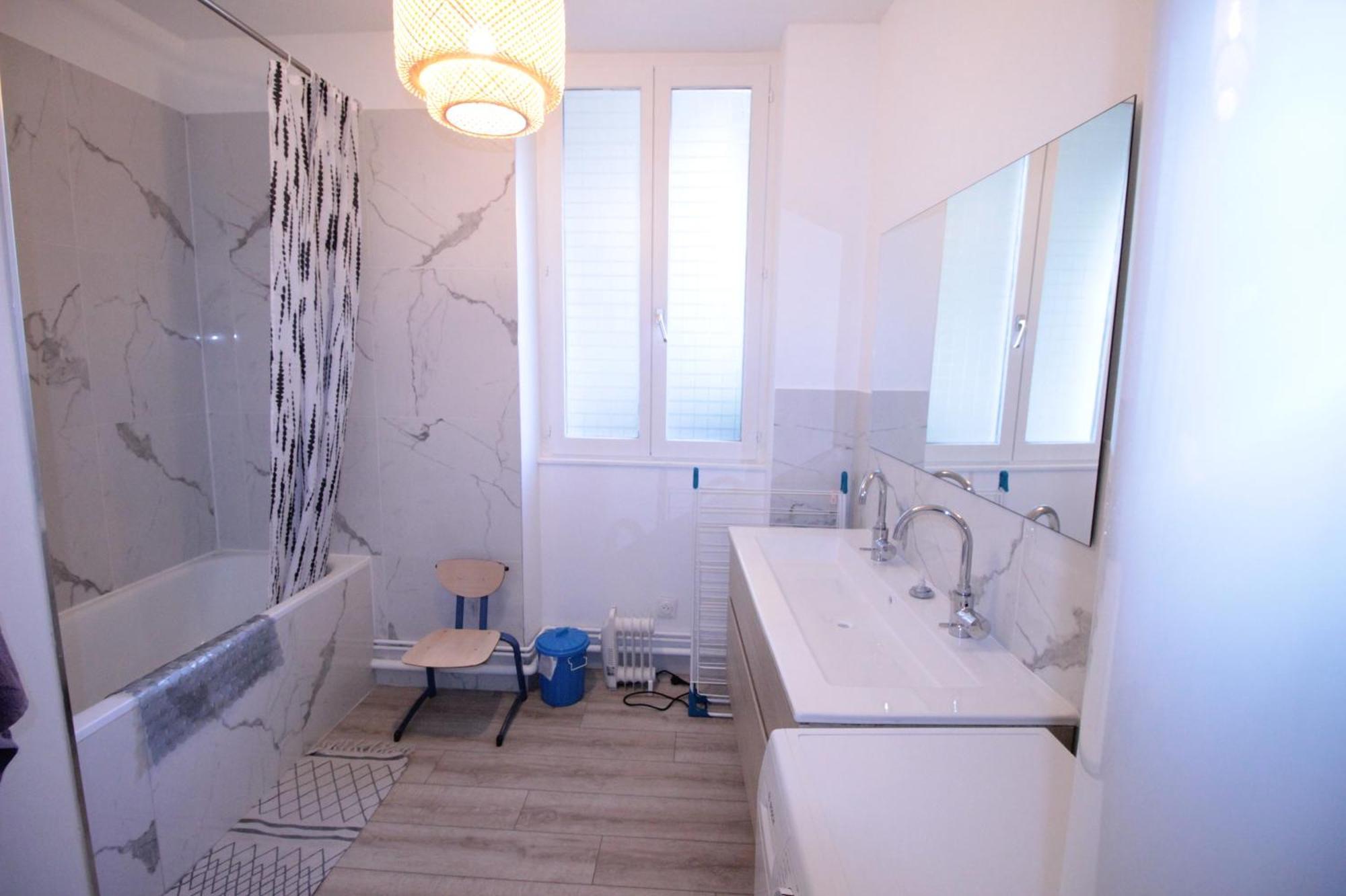 Logement Neuf "Meuse" - Hyper Centre - Parking Proche - Proche Gare - 4 Chambres - Terrasse Couverte - Wifi ! Gere Par Prestazen'Services فردان سور ميوز المظهر الخارجي الصورة