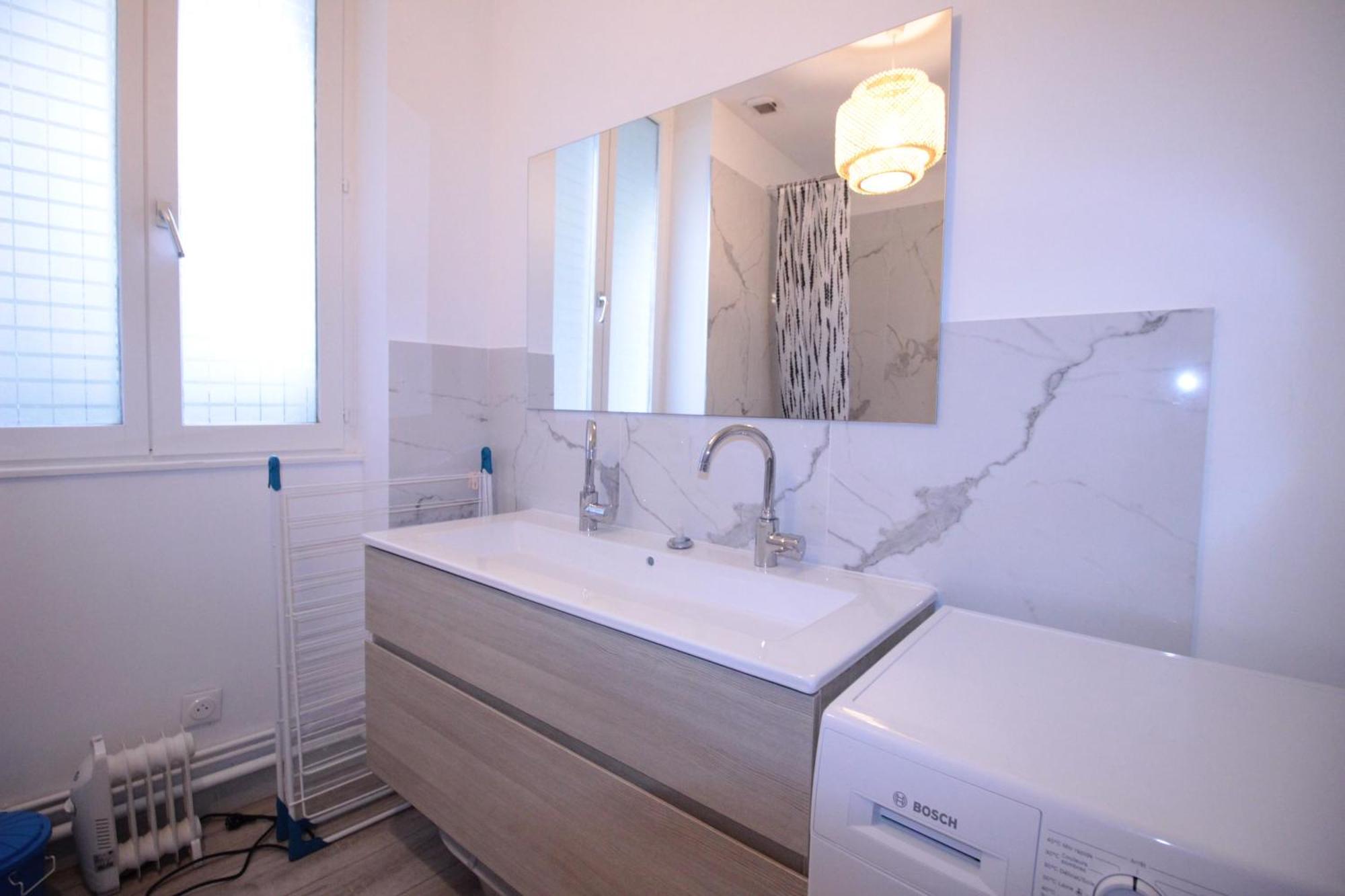 Logement Neuf "Meuse" - Hyper Centre - Parking Proche - Proche Gare - 4 Chambres - Terrasse Couverte - Wifi ! Gere Par Prestazen'Services فردان سور ميوز المظهر الخارجي الصورة